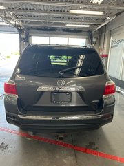 2012 Toyota Highlander LE / 4WD in Cowansville, Quebec - 4 - w320h240px