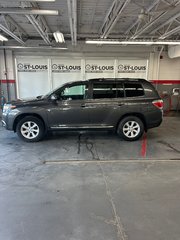 2012 Toyota Highlander LE / 4WD in Cowansville, Quebec - 2 - w320h240px