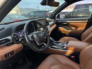 Toyota Highlander Limited AWD 2024 à Cowansville, Québec - 2 - w320h240px