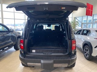 Toyota Land Cruiser Premium 2025 à Cowansville, Québec - 6 - w320h240px