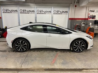 Toyota Prius Plug-In Hybrid XSE Premium 2025 à Cowansville, Québec - 2 - w320h240px