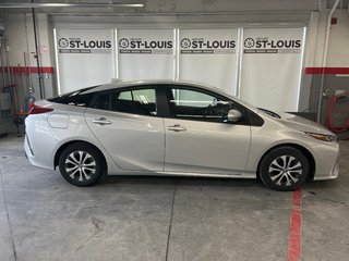 2022 Toyota PRIUS PRIME Garantie Platine 100000 km in Cowansville, Quebec - 2 - w320h240px