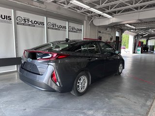 2022 Toyota PRIUS PRIME Base Sièges et volant chauffants / Caméra de recul in Cowansville, Quebec - 6 - w320h240px