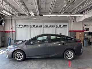 2022 Toyota PRIUS PRIME Base Sièges et volant chauffants / Caméra de recul in Cowansville, Quebec - 2 - w320h240px