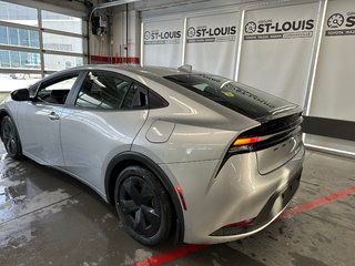 2024 Toyota PRIUS PRIME SE in Cowansville, Quebec - 6 - w320h240px