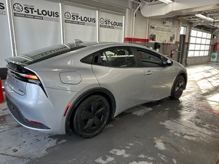 2024 Toyota PRIUS PRIME SE in Cowansville, Quebec - 3 - w320h240px