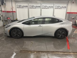 2024 Toyota Prius Prime SE in Cowansville, Quebec - 3 - w320h240px