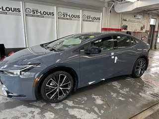 2024 Toyota Prius XLE in Cowansville, Quebec - 2 - w320h240px