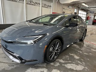 2024 Toyota Prius XLE AWD in Cowansville, Quebec - 2 - w320h240px
