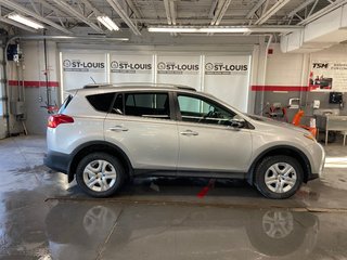 Toyota RAV4 LE TA 2014 à Cowansville, Québec - 2 - w320h240px