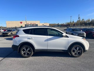 Toyota RAV4 LE 2015 à Cowansville, Québec - 4 - w320h240px