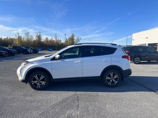 Toyota RAV4 LE 2015 à Cowansville, Québec - 2 - w320h240px