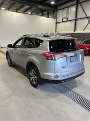 2018  RAV4 LE  A/C - SIEGES CHAUFFANTS - CAMERA - BLUETOOTH in Cowansville, Quebec - 5 - w320h240px