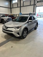 2018  RAV4 LE  A/C - SIEGES CHAUFFANTS - CAMERA - BLUETOOTH in Cowansville, Quebec - 3 - w320h240px