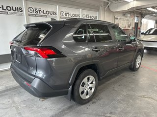 2020  RAV4 LE AWD in Cowansville, Quebec - 5 - w320h240px