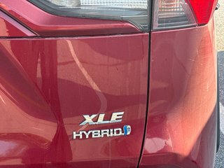 2020  RAV4 Hybrid XLE AWD TOIT OUVRANT VOLANT CHAUFFANT in Cowansville, Quebec - 4 - w320h240px