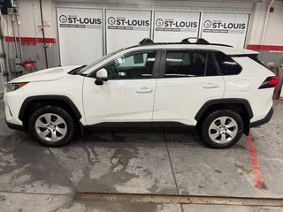 Toyota RAV4 LE AWD 2021 à Cowansville, Québec - 3 - w320h240px