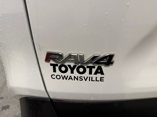 Toyota RAV4 LE AWD 2021 à Cowansville, Québec - 5 - w320h240px