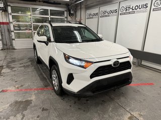 Toyota RAV4 LE AWD 2021 à Cowansville, Québec - 5 - w320h240px