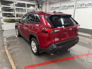Toyota RAV4 XLE FWD 2021 à Cowansville, Québec - 4 - w320h240px