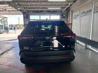 Toyota RAV4 LE AWD 2022 à Cowansville, Québec - 4 - w320h240px