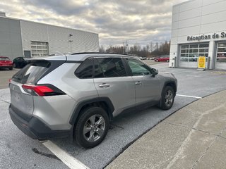 Toyota RAV4 XLE AWD 2022 à Cowansville, Québec - 3 - w320h240px