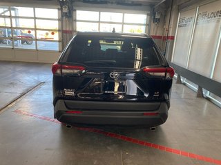 Toyota RAV4 LE AWD 2023 à Cowansville, Québec - 5 - w320h240px
