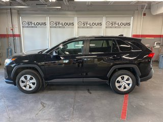 Toyota RAV4 LE AWD 2023 à Cowansville, Québec - 2 - w320h240px