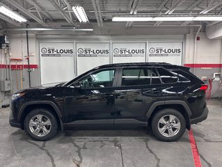 RAV4 XLE 2024 à Cowansville, Québec - 2 - w320h240px