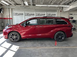 2021 Toyota Sienna XSE in Cowansville, Quebec - 2 - w320h240px