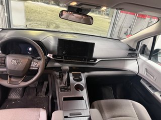 2025 Toyota Sienna LE AWD 8 places in Cowansville, Quebec - 5 - w320h240px