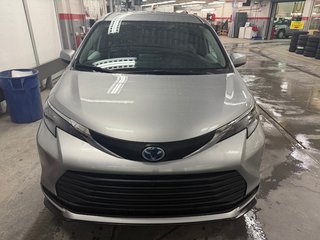 2025 Toyota Sienna LE AWD 8 places in Cowansville, Quebec - 2 - w320h240px