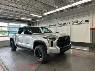 TUNDRA HYBRID CREWMAX LIMITED MODIFIER 2024 à Cowansville, Québec - 6 - w320h240px