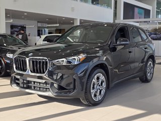 BMW X1 xDrive28i **8 ROUES** CARPLAY | CUIR | NAV | CUIR +++ 2025 à Laval, Québec - 2 - w320h240px