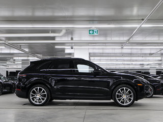 2023  Cayenne / Premium Pack / BOSE in Laval, Quebec - 2 - w320h240px