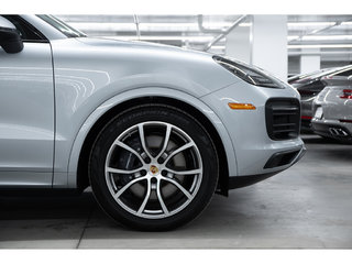 2023  Cayenne Coupe / Performance + Premium Pack / BOSE in Laval, Quebec - 5 - w320h240px