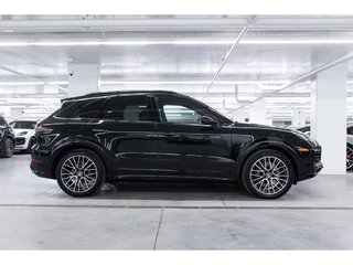 2023  Cayenne / Premium Pack / Bose in Laval, Quebec - 2 - w320h240px