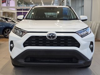 2021  RAV4 XLE AWD | TOIT | CUIR | CARPLAY | CAMÉRA | +++ in Laval, Quebec - 2 - w320h240px