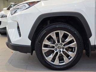 2021  RAV4 XLE AWD | TOIT | CUIR | CARPLAY | CAMÉRA | +++ in Laval, Quebec - 4 - w320h240px