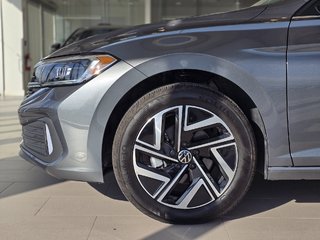 Volkswagen Jetta Highline TOIT | CUIR | NAV | DÉMARREUR | BAS KM 2024 à Laval, Québec - 5 - w320h240px