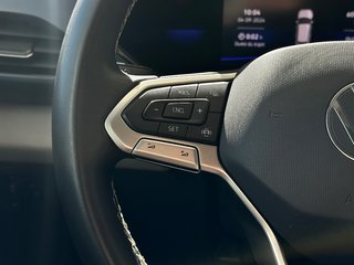 2022  Taos Comfortline AWD | TOIT PANO | CARPLAY | CAMÉRA +++ in Laval, Quebec - 5 - w320h240px