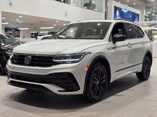 Volkswagen Tiguan Comfortline R-LINE | BLACK PACK | TOIT PANO | CUIR 2022 à Laval, Québec - 4 - w320h240px