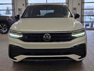 Volkswagen Tiguan Comfortline R-Line Black Edition DÉMARREUR | PANO 2022 à Laval, Québec - 2 - w320h240px