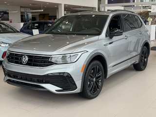 Volkswagen Tiguan Comfortline R-Line Black Edition DÉMARREUR | PANO 2022 à Laval, Québec - 4 - w320h240px