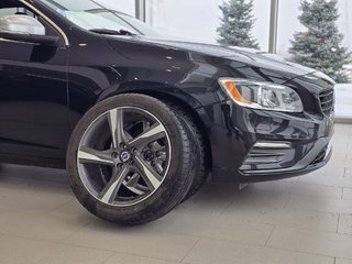 2015 Volvo V60 T6 R-Design | TRÈS RARE | 325HP | 8 ROUES | +++ in Laval, Quebec - 2 - w320h240px