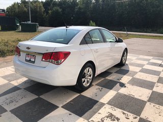 2014  Cruze 1LT, power locks, cruise control, reverse camera in COLDBROOK, Nova Scotia - 4 - w320h240px