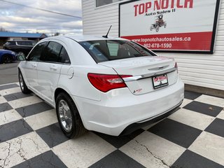 2013 Chrysler 200 LX LX, keyless entry, remote start, chrome wheels in COLDBROOK, Nova Scotia - 6 - w320h240px