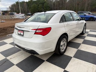2013 Chrysler 200 LX LX, keyless entry, remote start, chrome wheels in COLDBROOK, Nova Scotia - 4 - w320h240px