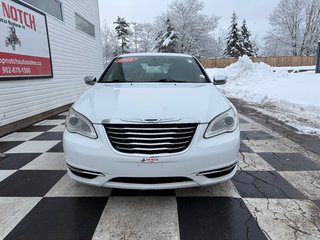 2011 Chrysler 200 Limited, keyless entry, backup camera, Bluetooth in Kentville, Nova Scotia - 2 - w320h240px