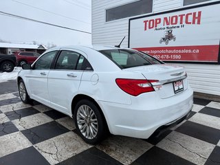 2011 Chrysler 200 Limited, keyless entry, backup camera, Bluetooth in Kentville, Nova Scotia - 6 - w320h240px